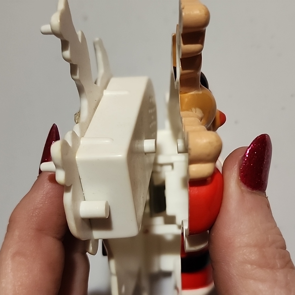 CHRISTMAS SNACK BAG CLIP / MAGNETIC. TAKES  BATTERIES 🔋. - Picture 5 of 5